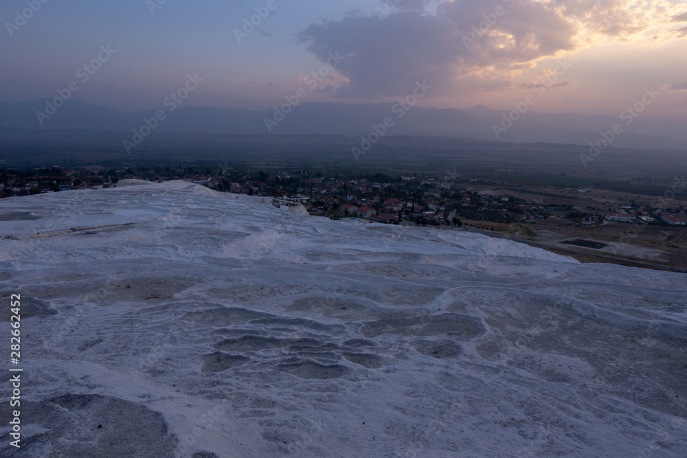 Obraz premium Travertine pools and terraces in Pamukkale, Turkey