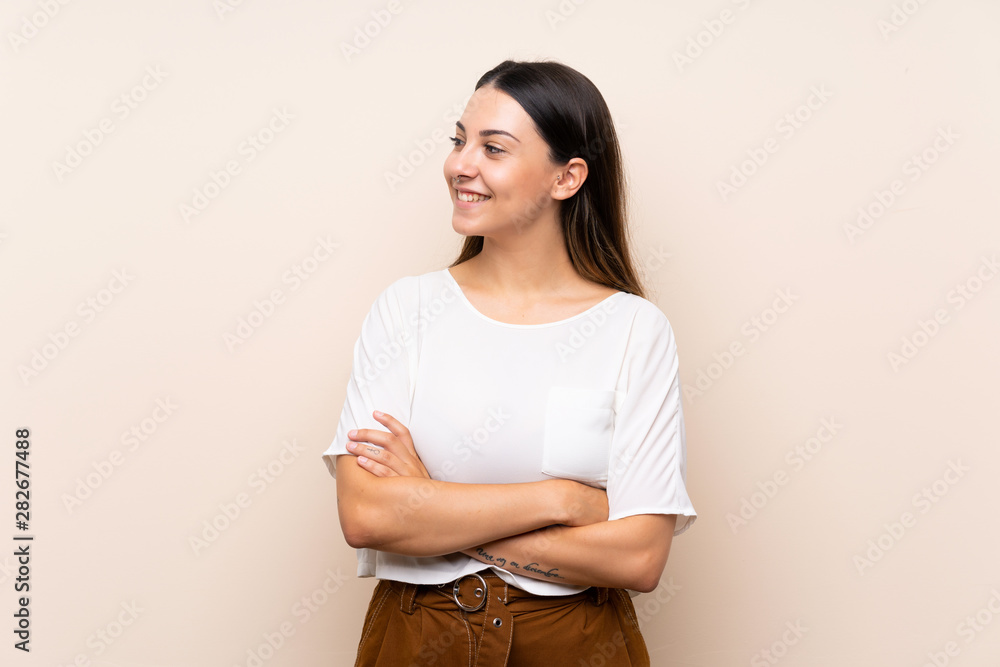 Obraz premium Young brunette woman over isolated background happy and smiling