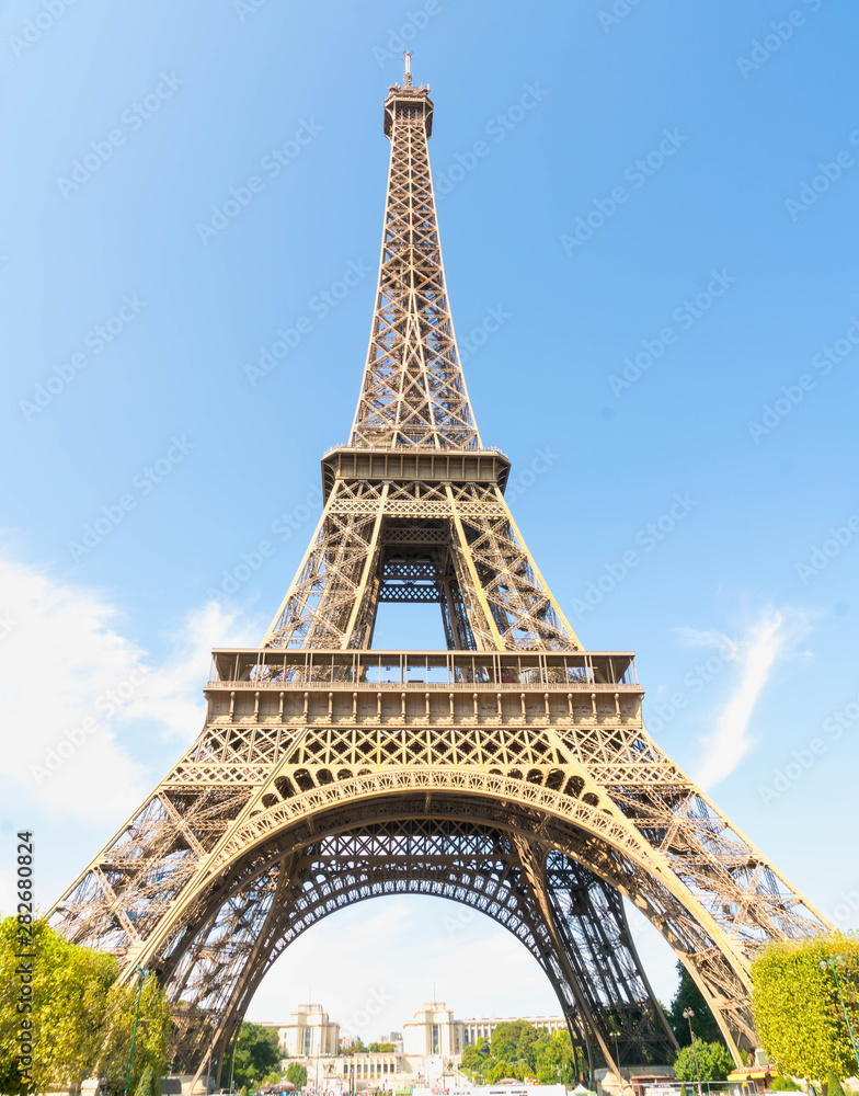 eiffel tower in paris