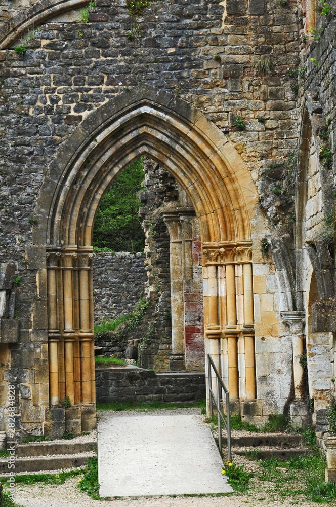 Orval, le rovine dell'antica Abbazia trappista - Belgio	