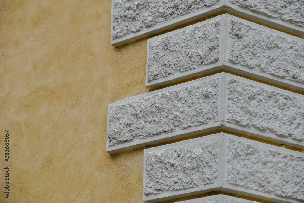 Fototapeta premium corner of an external wall with white stones