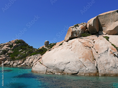 suggestivo panorama della costa de l'isola de La Maddalena in Italia photo