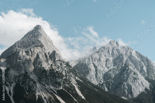 Berg und Wolken