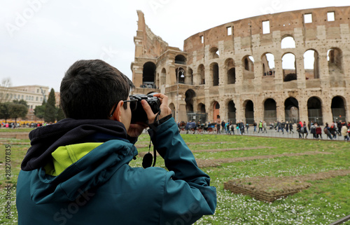 photographer with glasses in Rome and the Colosseum