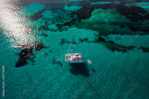 Fotografie Amazing view to Yacht sailing in open sea at windy day.