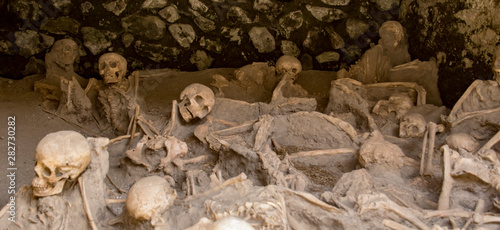 Fényképezés Skulls and bones found entombed in lava