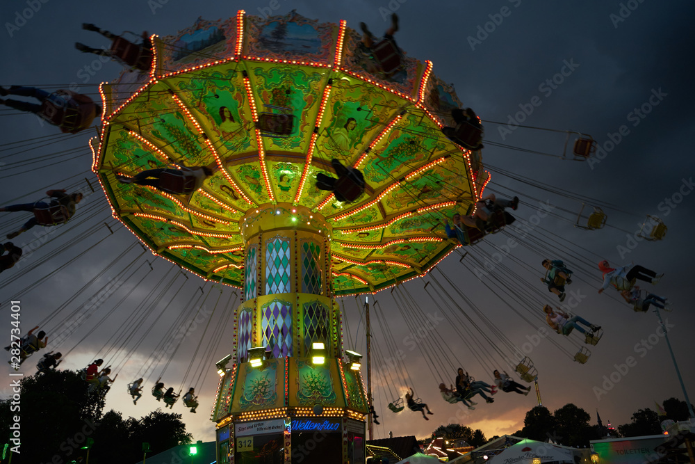 Karussell Kettenkarussell Amusement