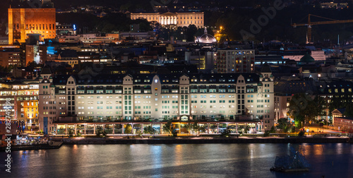 Nocny widok na Oslo stolicę Norwegii © Dreamnordno