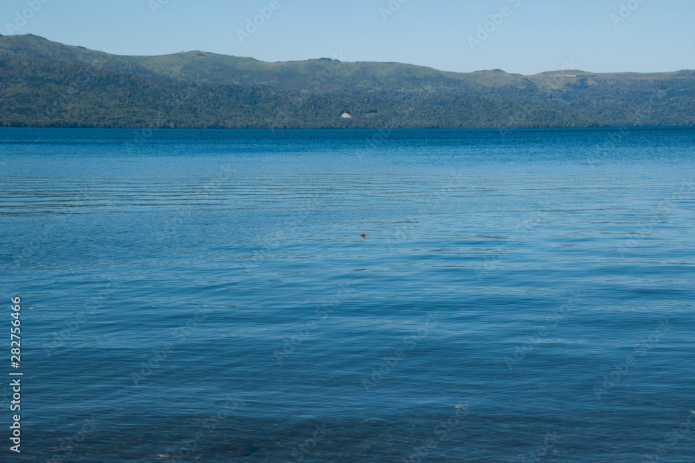 青い静かな湖　屈斜路湖