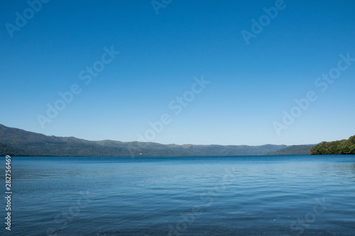 青い静かな湖　屈斜路湖 © kinpouge