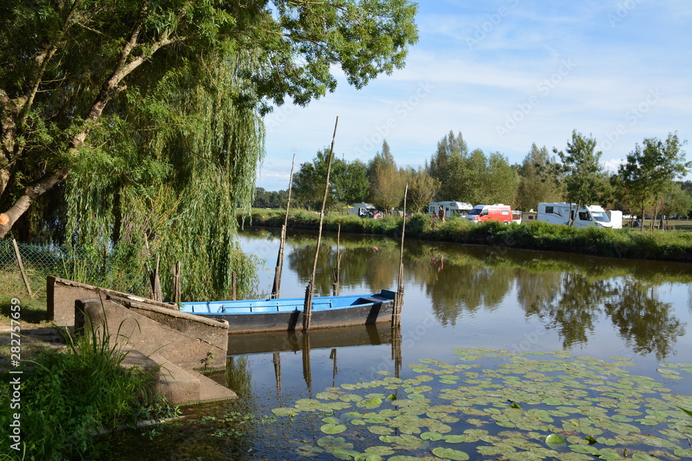 Port-Saint-Père - Vacances - Camping municipale aux abords de la rivière de l'Acheneau Port-Saint-Père - Vacances - Camping municipale aux abords de la rivière de l'Acheneau