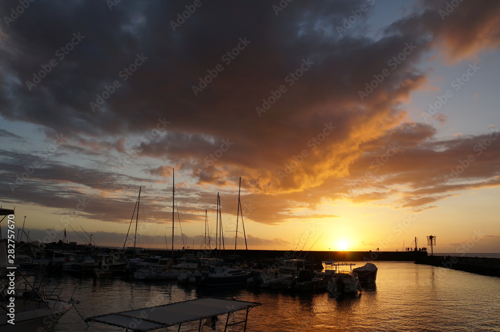 Hafen im Gegenlicht