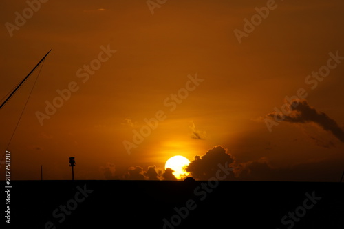 Sonnenuntergang am Hafen