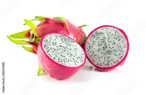 Foto Close up fresh dragon fruit isolated on white background, food healthy