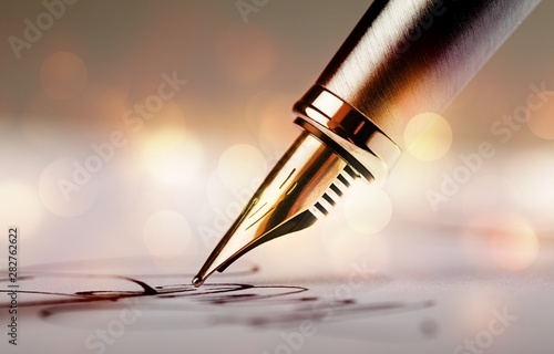 Foto Signing a signature with a fountain pen