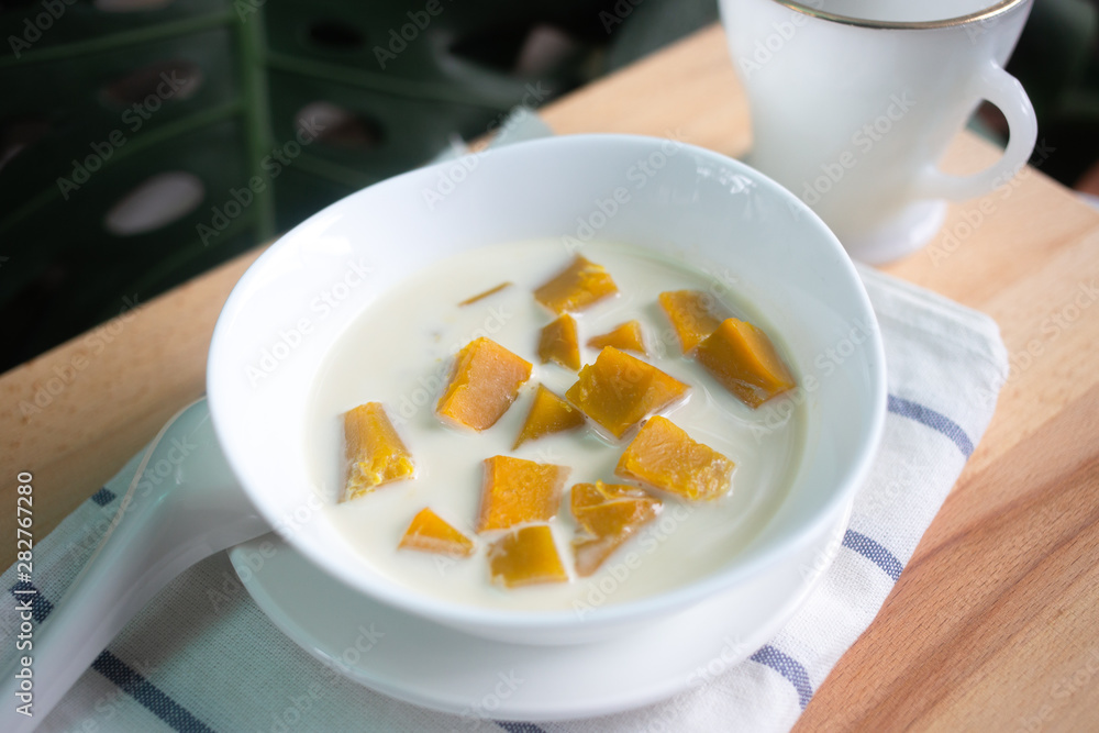 Thai dessert: Pumpkin in sweet coconut milk, Coconut Milk Stewed Pumpkin bowl. (Buak Phak Tong) Thai dessert: Pumpkin in sweet coconut milk, Coconut Milk Stewed Pumpkin bowl. (Buak Phak Tong)