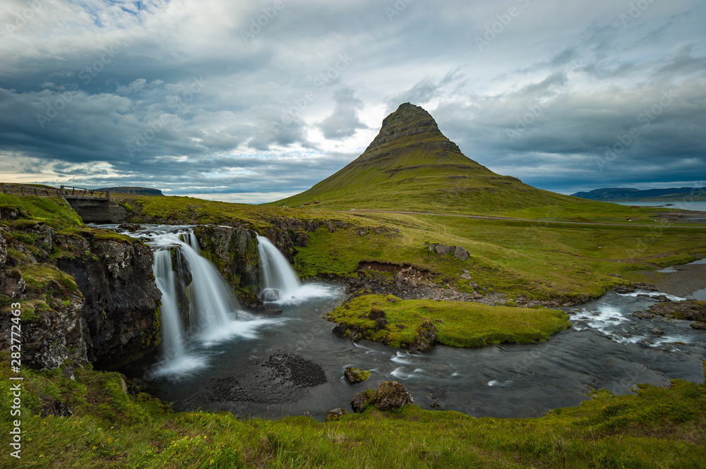 Kirkjufellsfoss waterfall and Kirkjufell mountain, Iceland Kirkjufellsfoss waterfall and Kirkjufell mountain, Iceland
