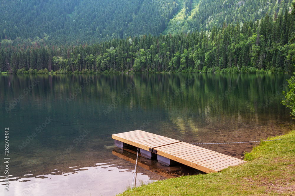 Obraz premium Pier on the lake