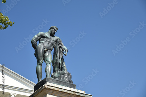 Statue des jardin du Palais Catherine    Tsarsko  e Selo  Russie