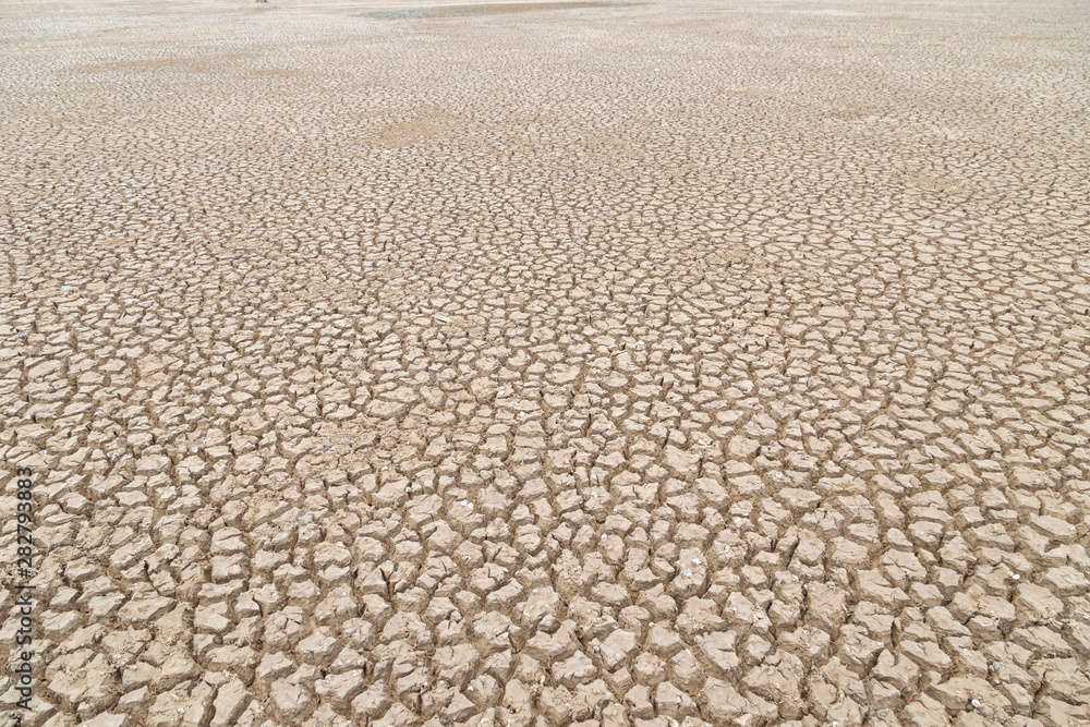 Drought of water sources. The impact of rain does not fall seasonally. Reservoir condition for drought consumption. Drought of water sources. The impact of rain does not fall seasonally. Reservoir condition for drought consumption.