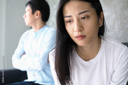 After quarreling in the family, the husband and wife were unhappy, angry, not looking at each other.