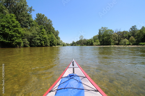 Kajak auf einem Fluss in Bayern ich Perspektive