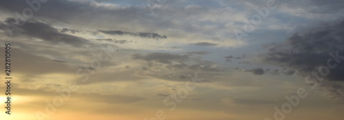 Faszinierende Wolkenbilder am Meer bei Sonnenaufgang © Zeitgugga6897