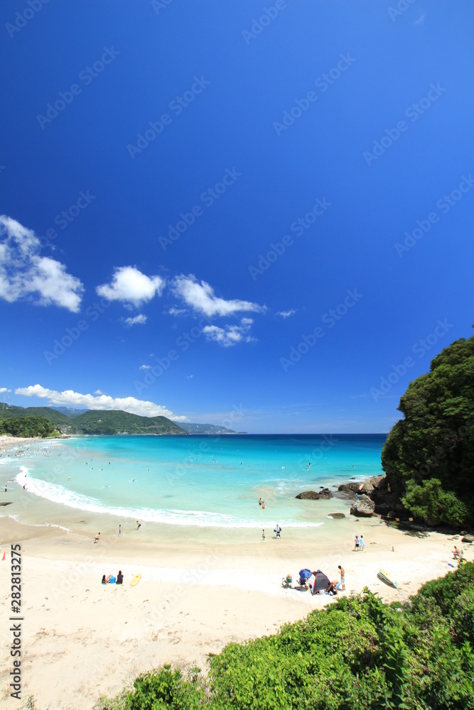 Fototapeta premium 伊豆下田 夏の白浜大浜