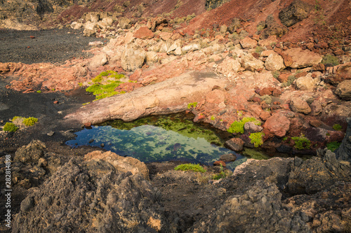 Kleine Wasseransammlung auf der Vulkaninsel Lanzarote
