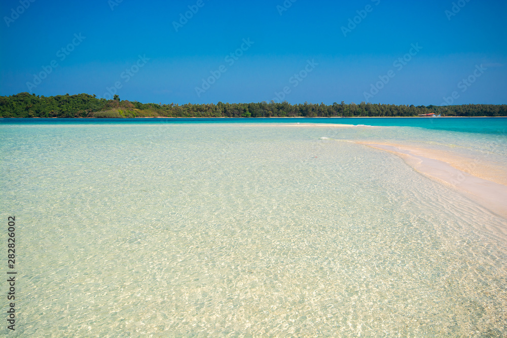 Φωτογραφία Beach in summer time at an island in Trat Provice, Thailand.