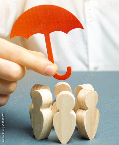 Canvas Print Boss defending his team with a gesture of protection