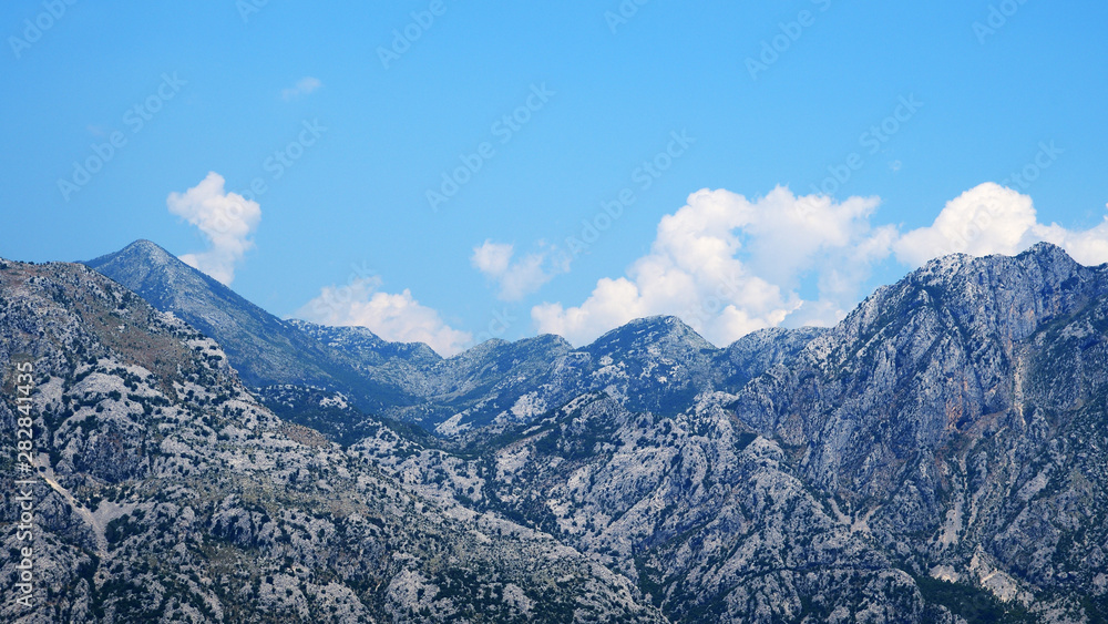 Fototapeta premium Panoramic view of mountains and blue sky