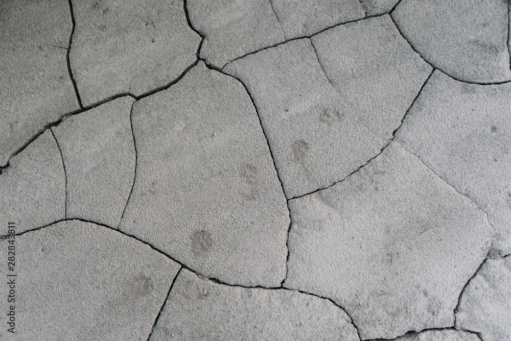 Obraz premium Grey cracked earth ground from drought disaster cause from weather change. The global warming and greenhouse effect cause of agricultural production is reduced.