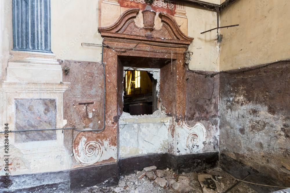 Urban exploration in an abandoned monastery