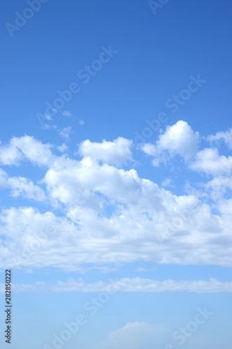 Wolkenbild - Schäfchenwolken vor blauen Himmel