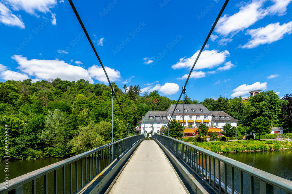 Obraz premium Hängebrücke über die Nahe, Bad Kreuznach, Deutschland 