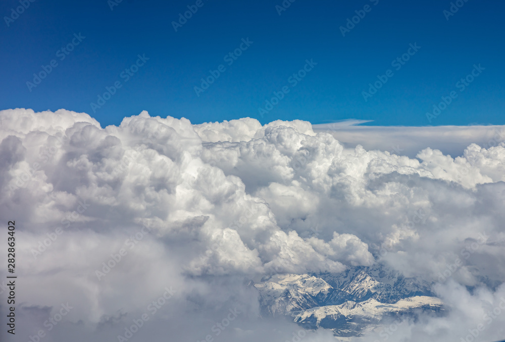 Fototapeta premium Cloudscape tło. Widok z okna samolotu.