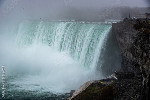 Horseshoe waterfall at Niagara falls from the Canadian side