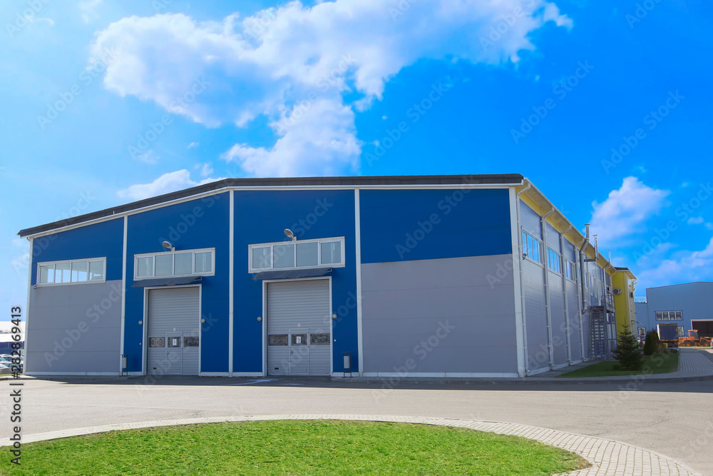 Obraz premium Industrial building against the blue sky. Factory