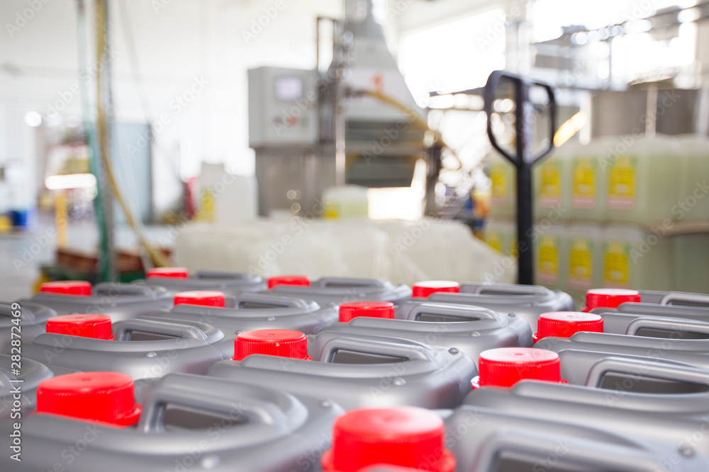 Obraz premium Plastic containers with lids on the background of chemical production.