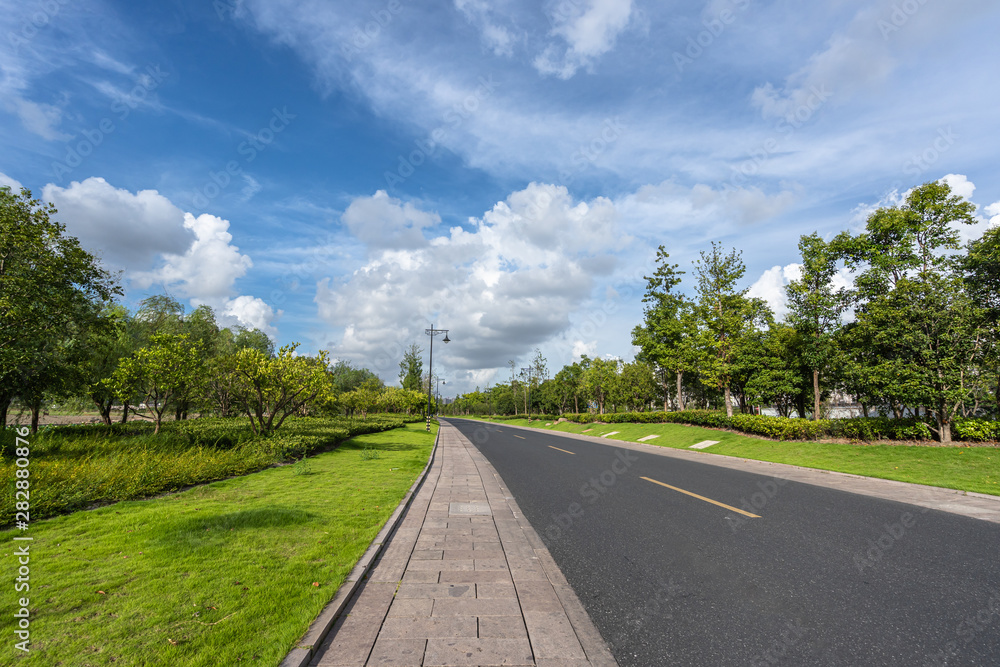 Naklejka premium road in park