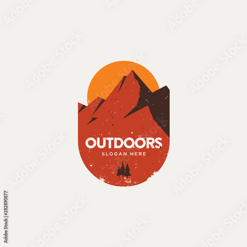 Modern retro hipster flat outdoor mountain badge, vintage logo style