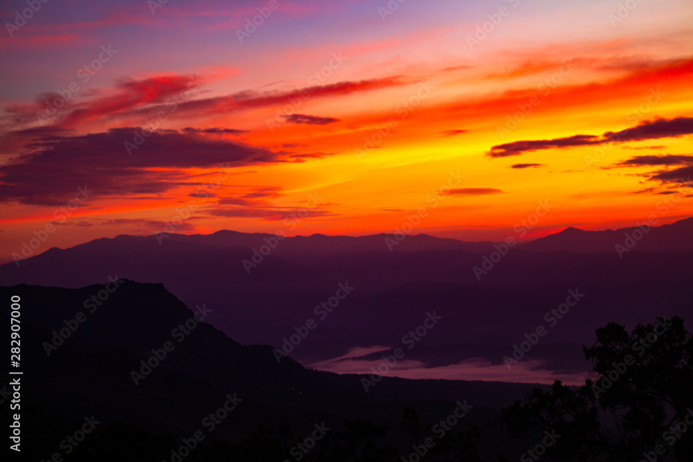 Obraz premium sunset in the mountains