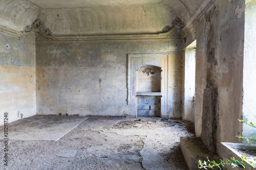 Urban exploration in an abandoned villa