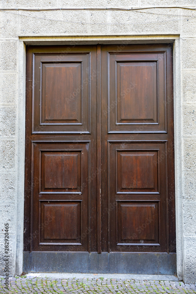 porta in legno abitazione  italia europa