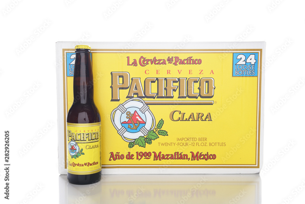 IRVINE, CALIFORNIA JANUARY 8, 2017 Pacifico Beer 24 pack. Cerveza
