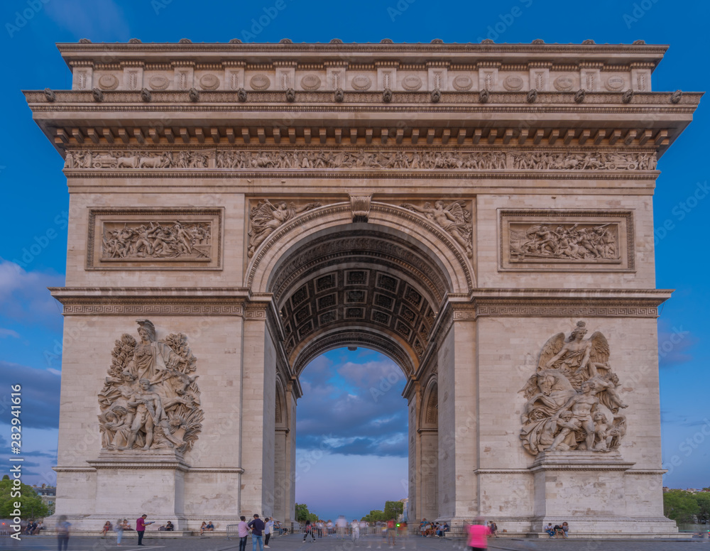 Obraz premium Paris, France - 08 07 2019: Triumphal Arc of Paris at sunset
