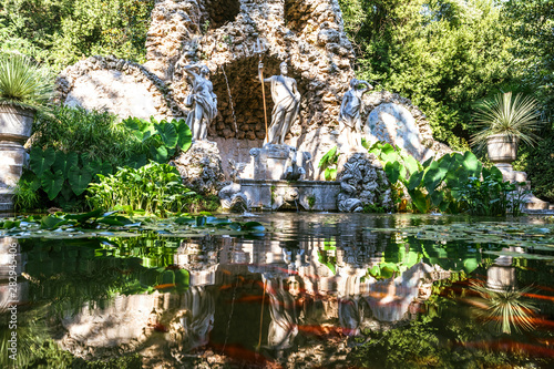 Fototapeta Naklejka Na Ścianę i Meble -  Fountain with statues in Trsteno Arboretum, Croatia 