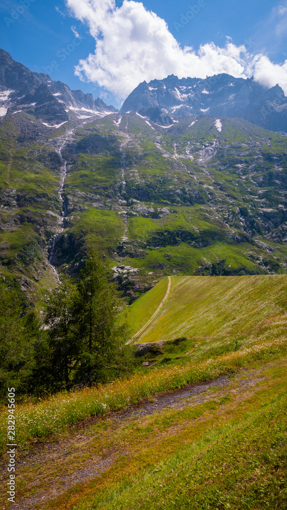 Fototapeta premium Amazing nature on the top of the mountains in the Swiss Alps with a wonderful view