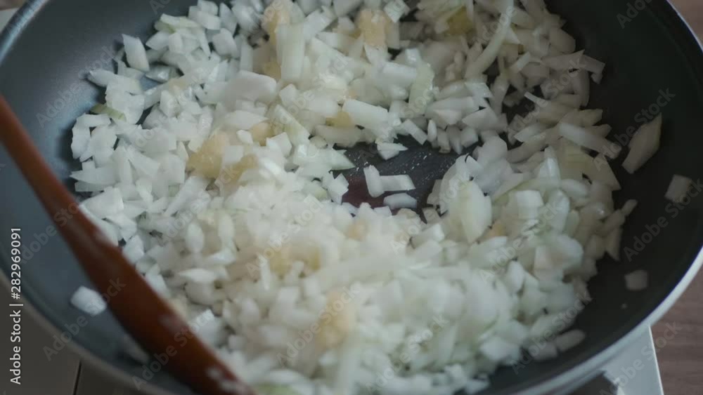 Put onions and garlic in a pan and stir-fry. Homemade tomato recipe video,Log ver. include Put onions and garlic in a pan and stir-fry. Homemade tomato recipe video,Log ver. include